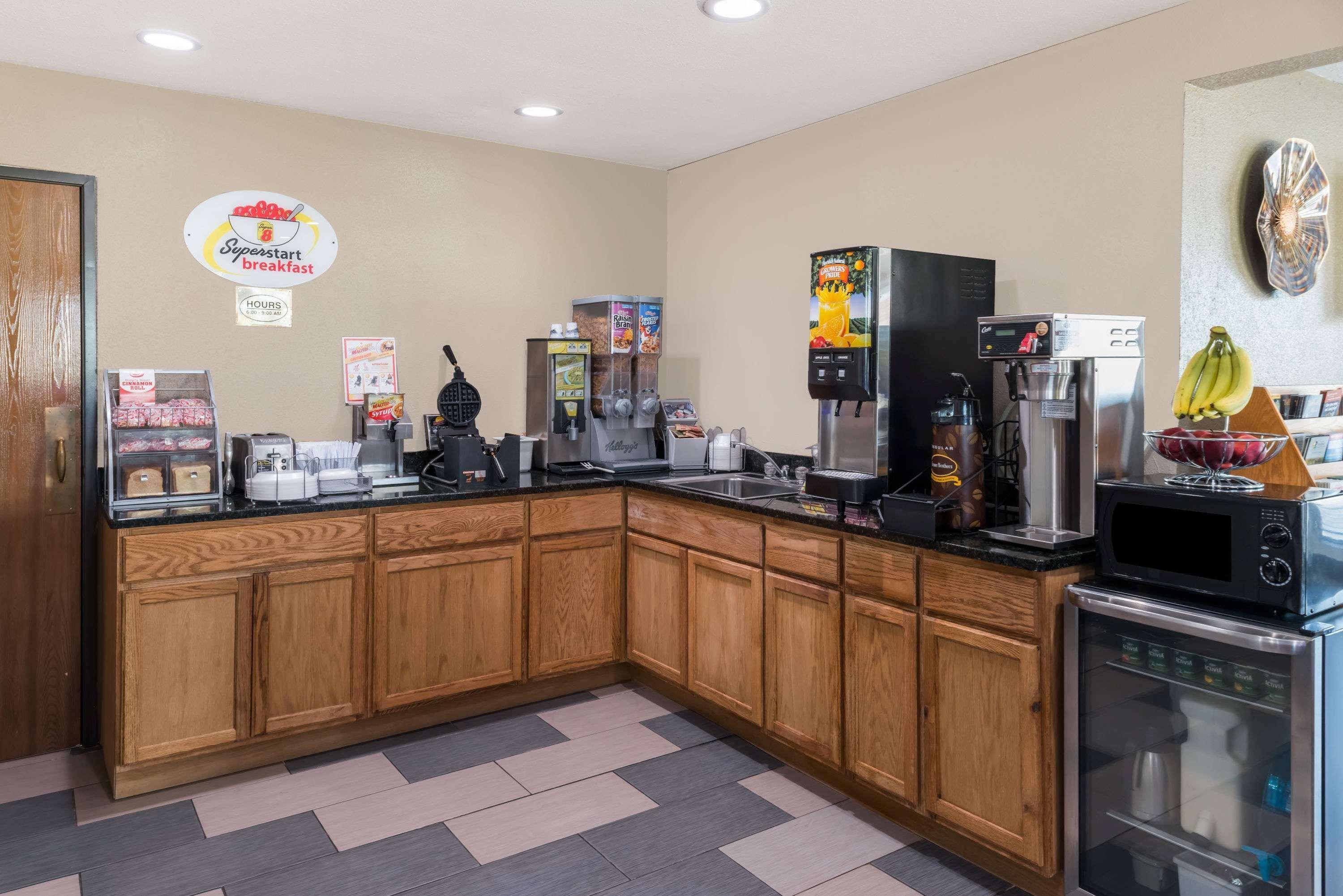 Super 8 By Wyndham Okawville Buitenkant foto