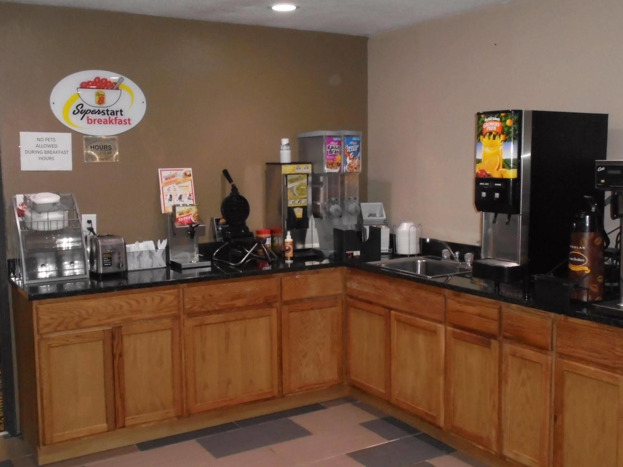 Super 8 By Wyndham Okawville Buitenkant foto